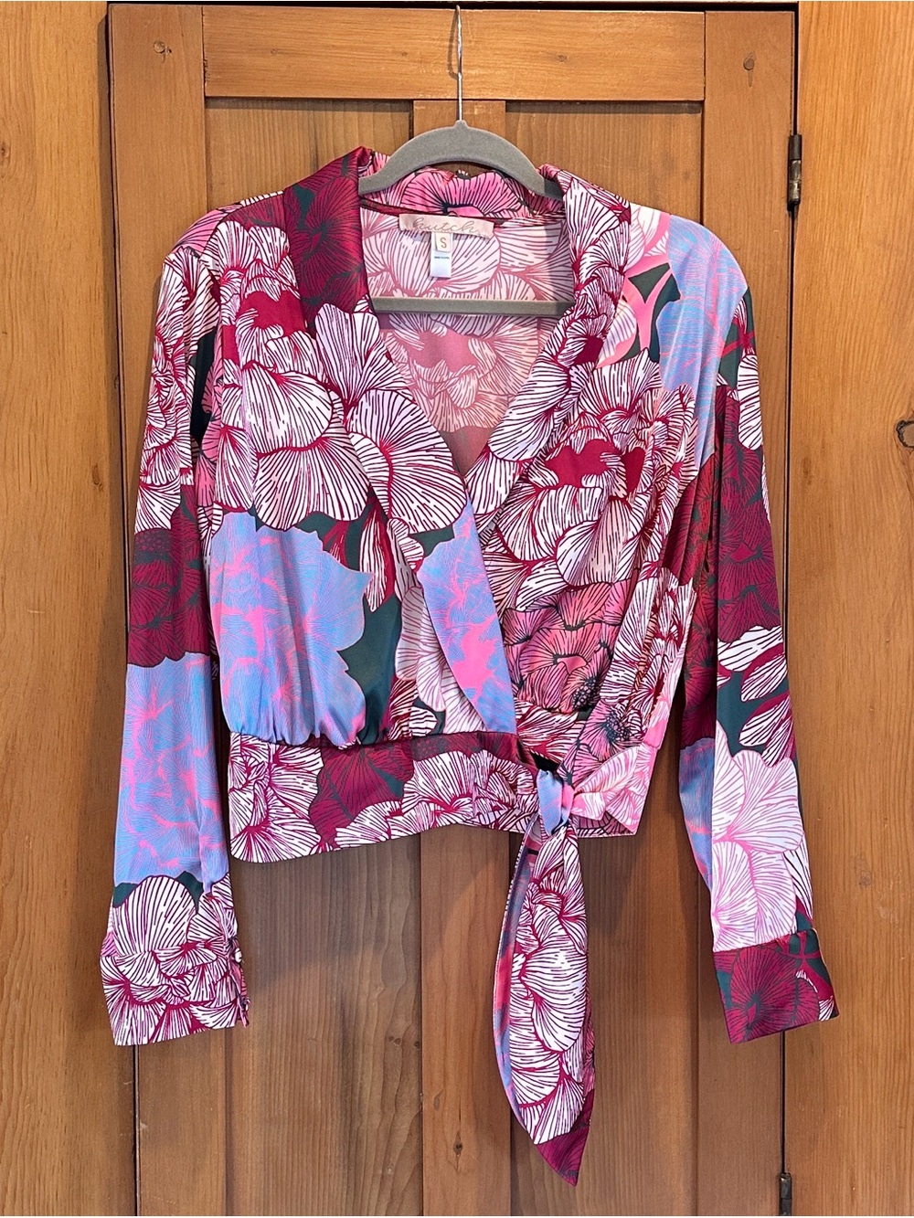 Hutch pink floral wrap V-neck long sleeve blouse Small